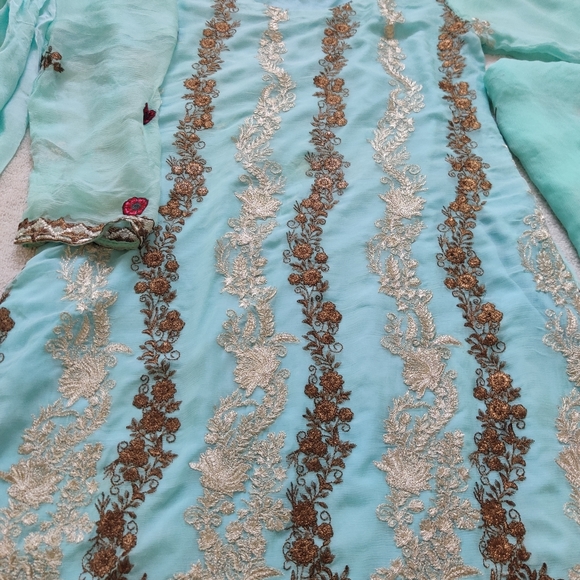 Pakistani dress - Picture 2 of 8